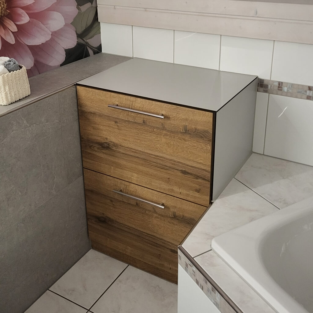 Badkorpus mit weissem Korpus