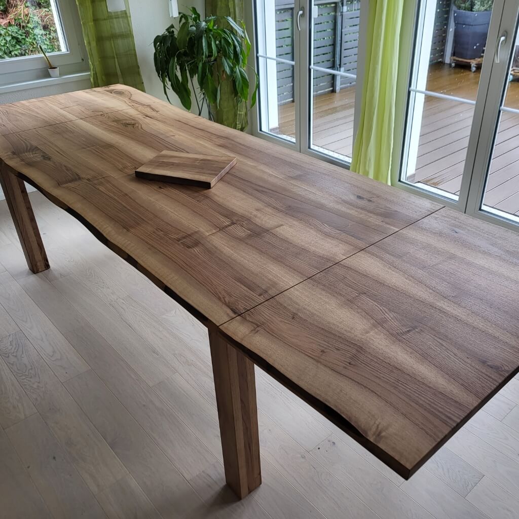 Möbel nach Mass | Esstisch aus massivem Nussbaum