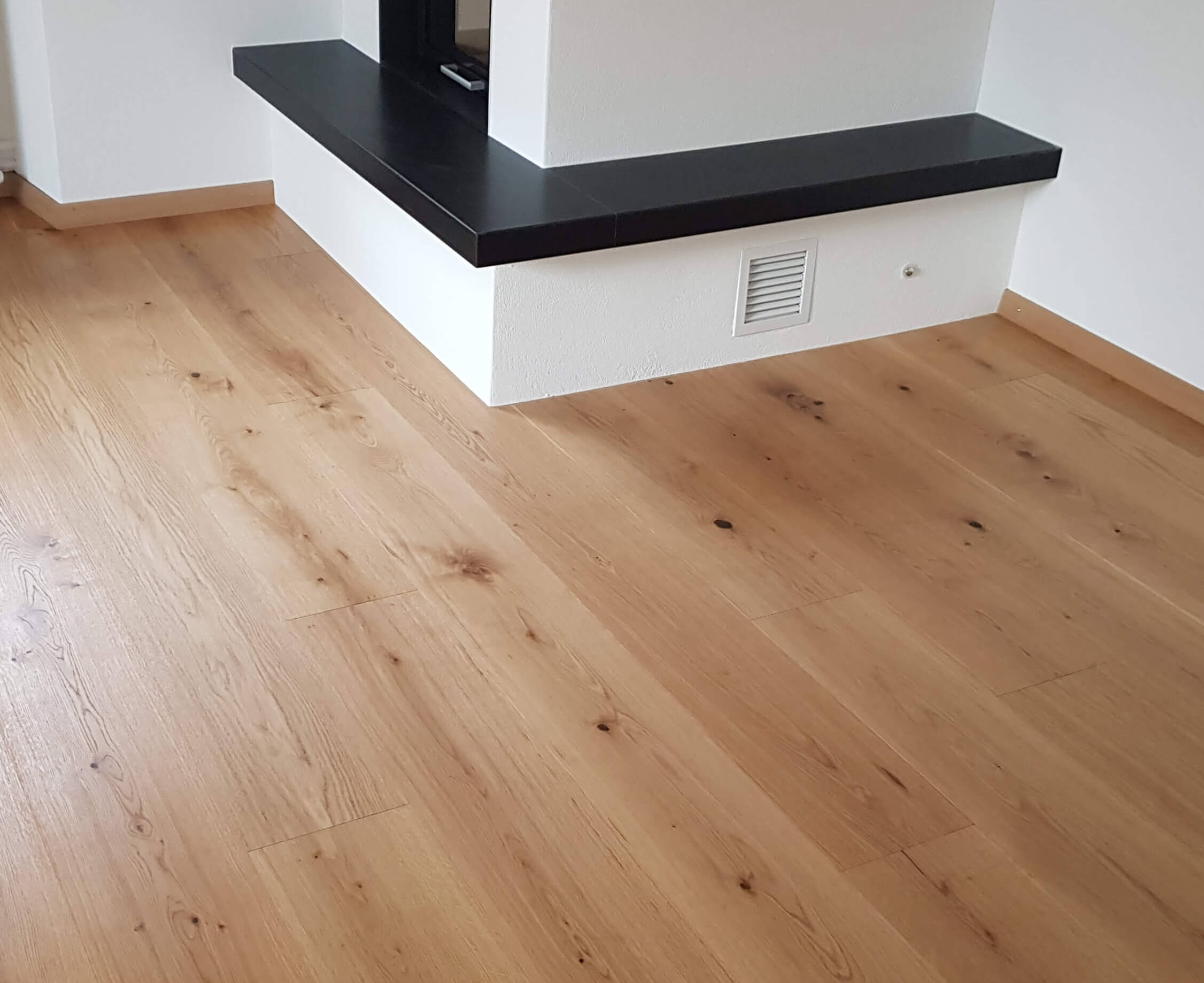 Renovationen mit Egloffhandwerk | Boden in Eiche mit Kamin