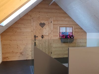 Innenausbau Altholzwand