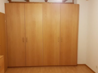Einbauschrank aus Buche