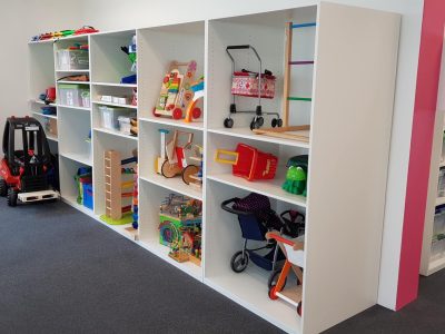 Einbauschrank mit Spielsachen