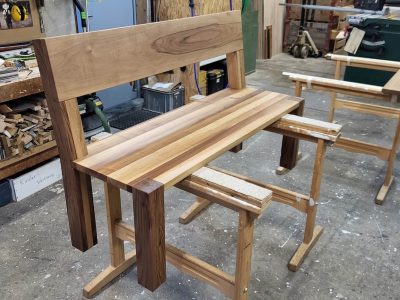 Sitzbank Nussbaum Massivholz gesamte Ansicht